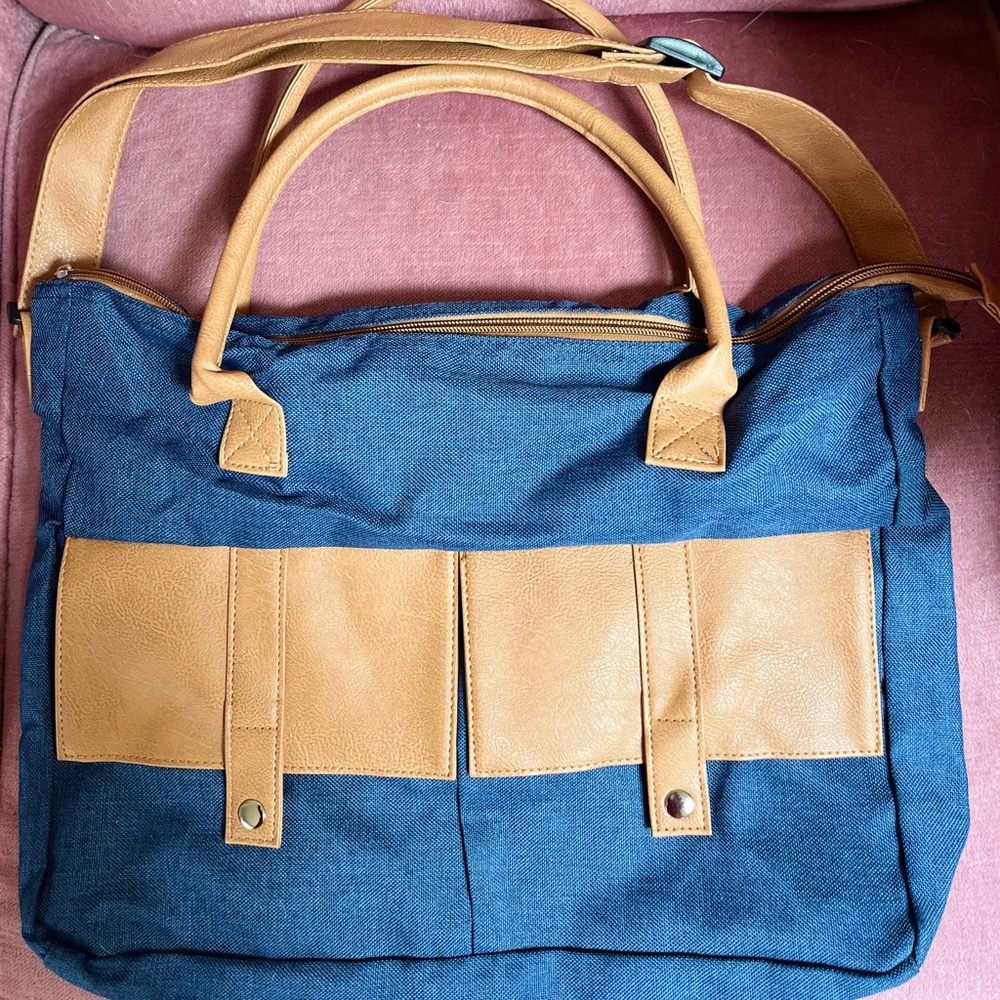 Woman’s  Navy/ tan canvas tote bag , lightweight casual stylish Make
offer!!!